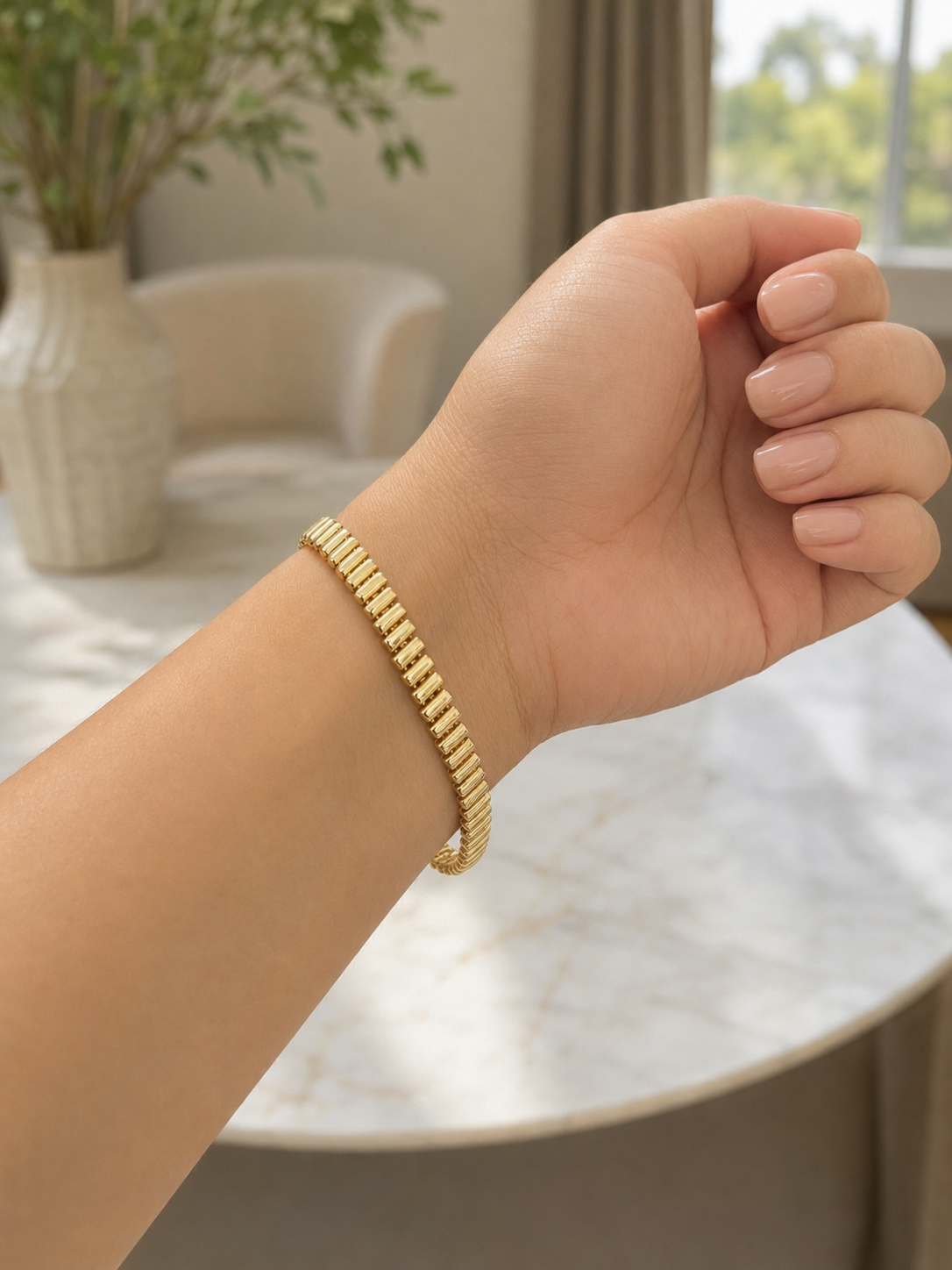 18k Gold Bracelet with Sleek Modern Link Design (GJEW131)