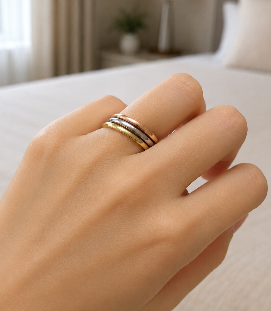 18K Gold Tri-Tone Curved Band Ring (GJEW47)