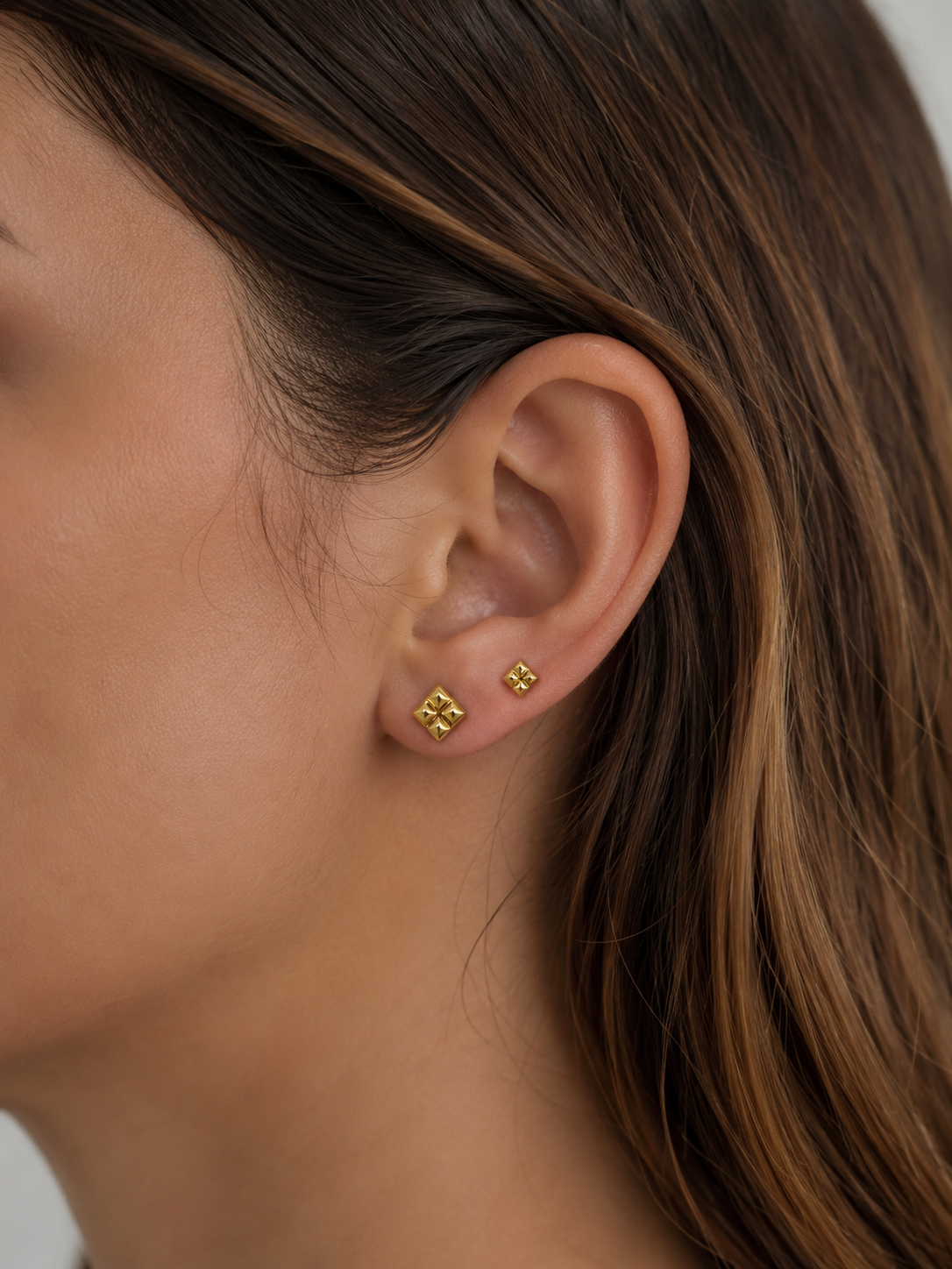 18K Gold Geometric Stud Earrings | Minimal Luxury Jewelry (GJEW238)