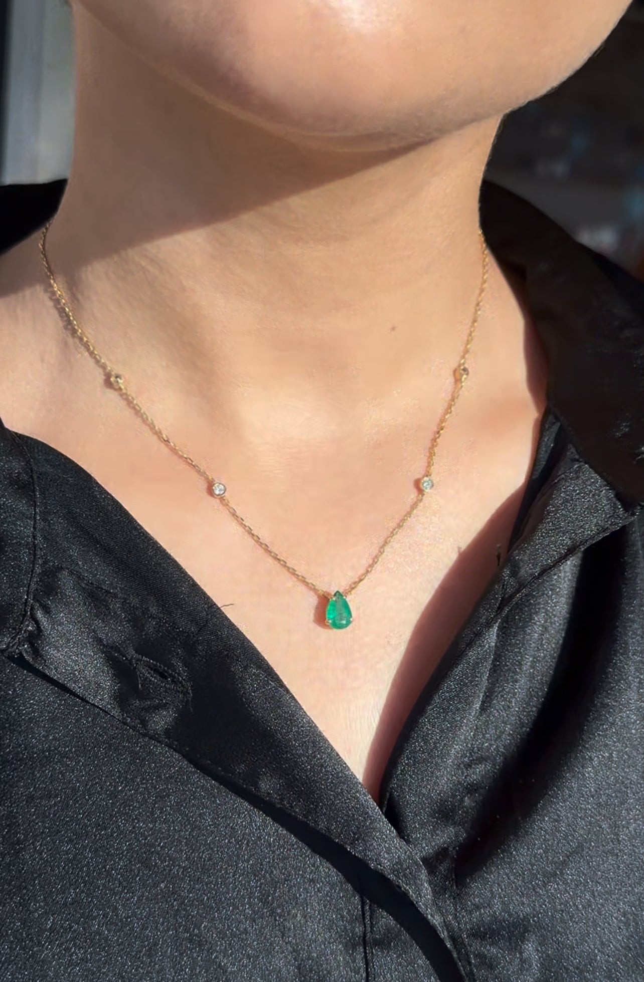1 CT Green Emeral in Pear Shape Pendant with side Diamonds Yellow Gold Chain (ARJS4127)