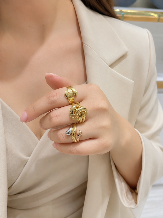 18k Gold Trendy Intertwined Knot Ring for Everyday Luxury (GJEW111)