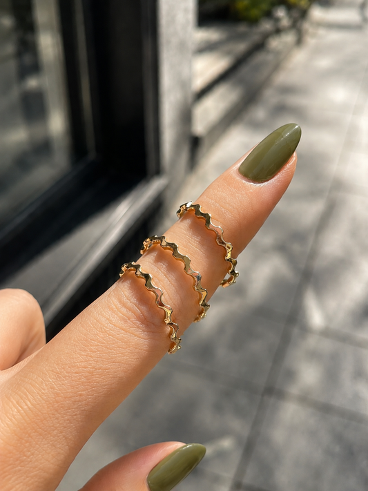 18k Gold Minimalist Wavy Design Daily Wear Ring (GJEW99)
