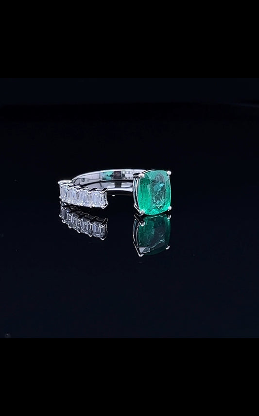 Green Emerald With Diamond Ring (ARJS2598)