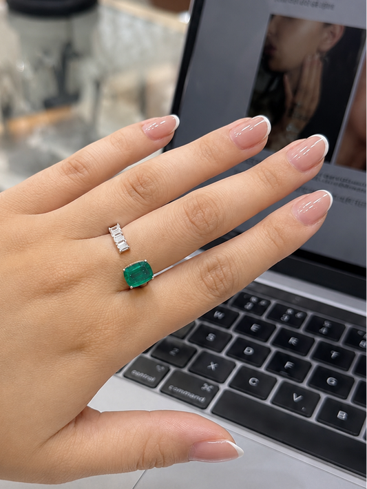 Green Emerald With Diamond Ring (ARJS2598)