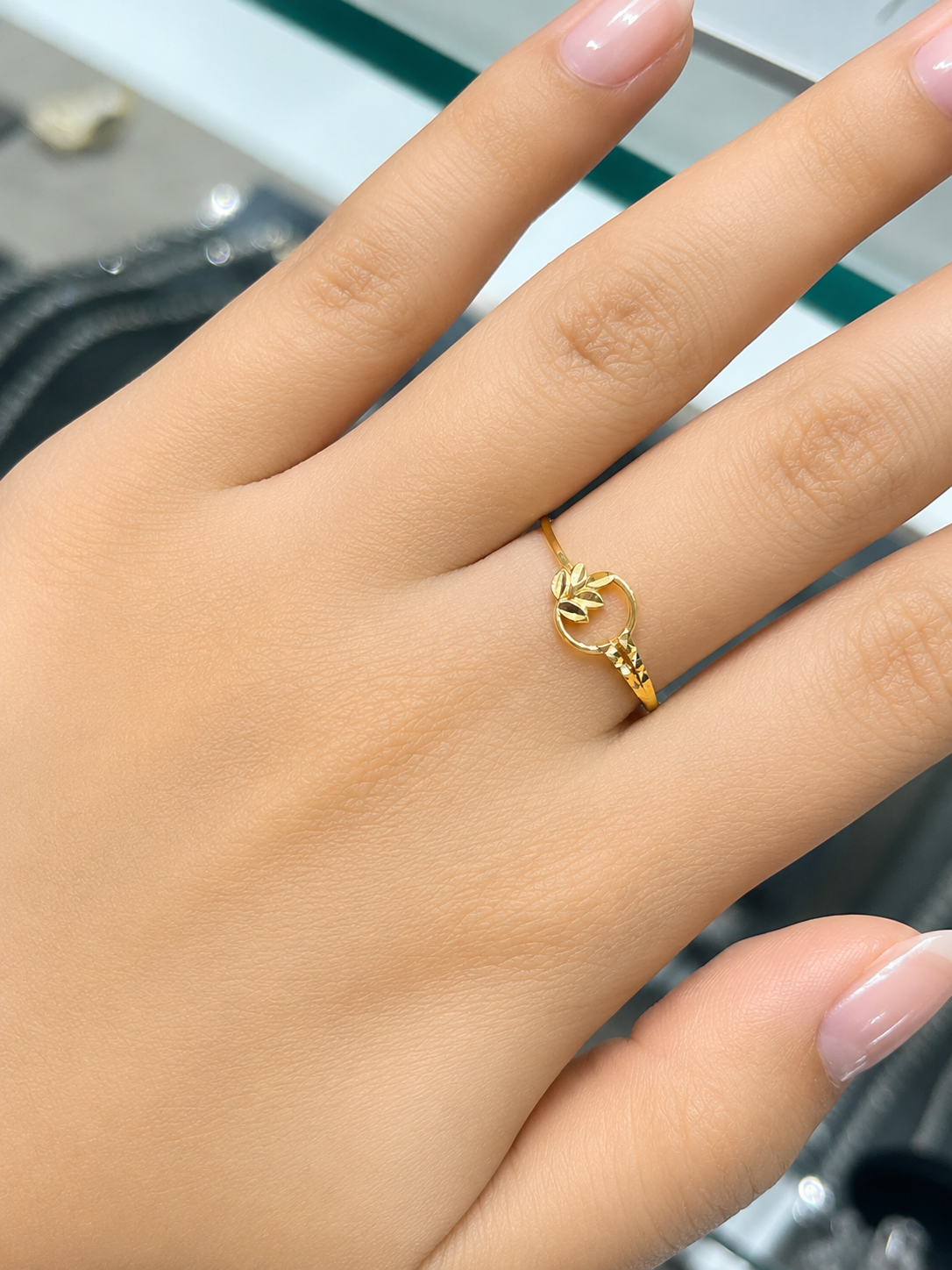 18k Gold Artisan Leaf Ring with Diamond- Cut Finish (GJEW17)