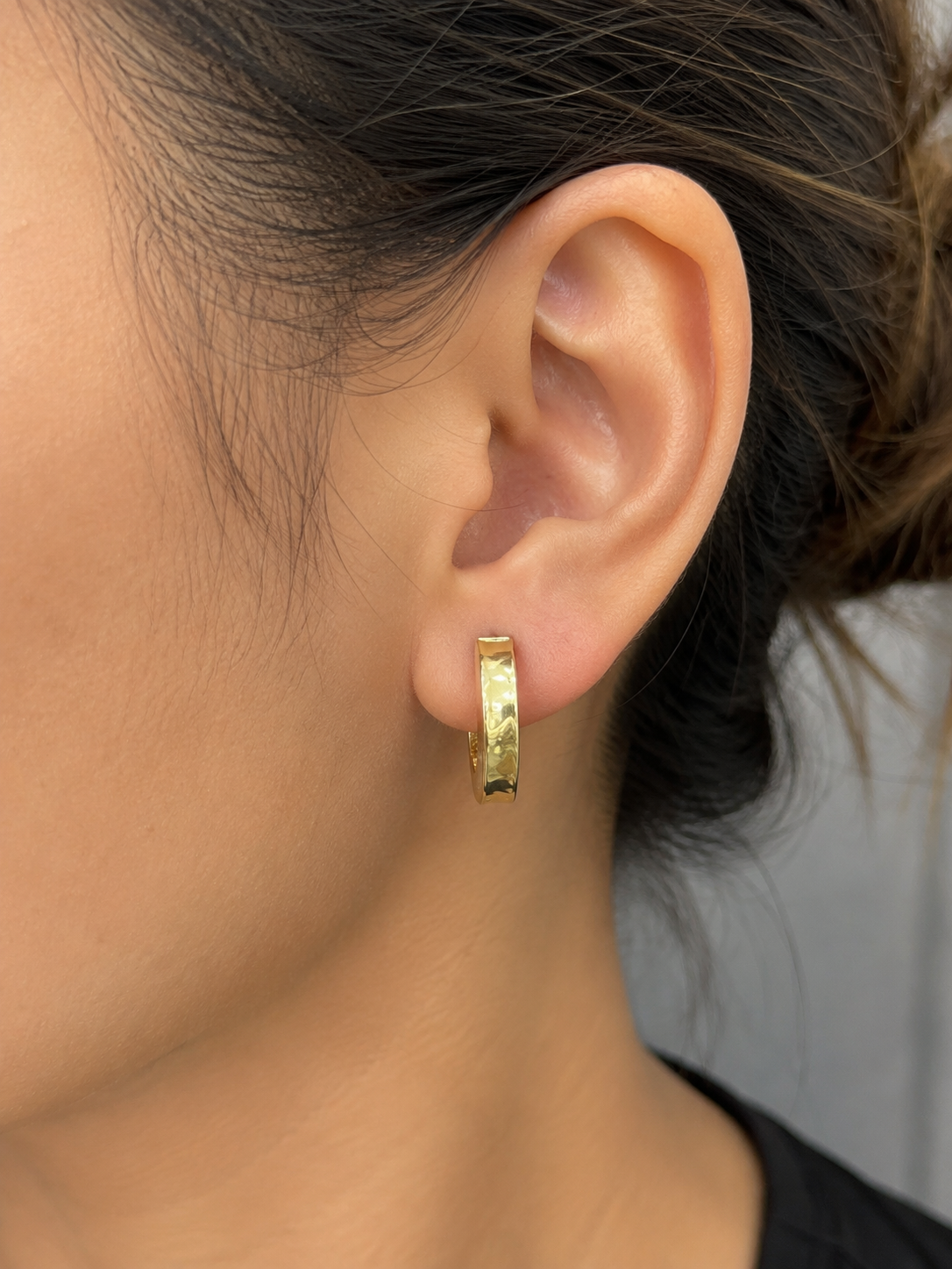 18K Gold Classic Plain Glossy Hoop Earrings (ARJS350)