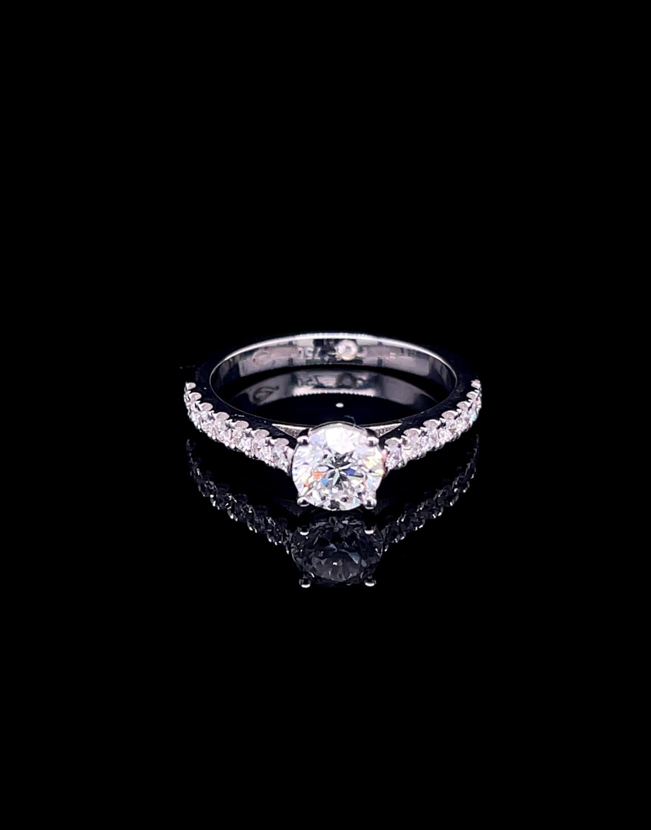 Round with Side Diamonds Ring (ARJS2604)