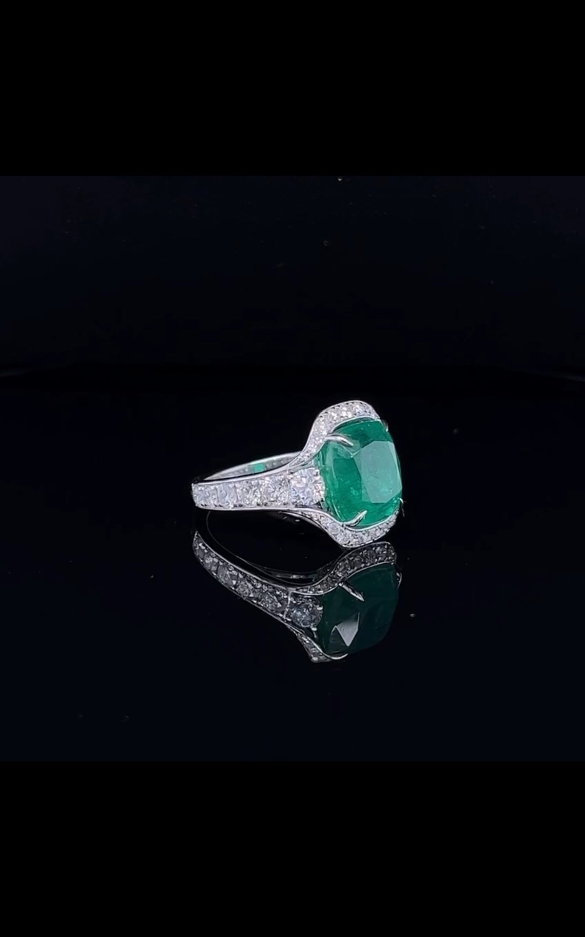 Cushion Cut Green Emerald With Diamond Ring (ARJS2455)